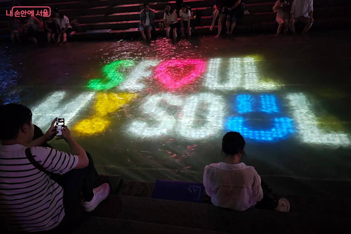 '서울랜드마크' 영상에서 '서울 마이 소울' 로고가 관람객들을 반갑게 맞이한다. ©정향선