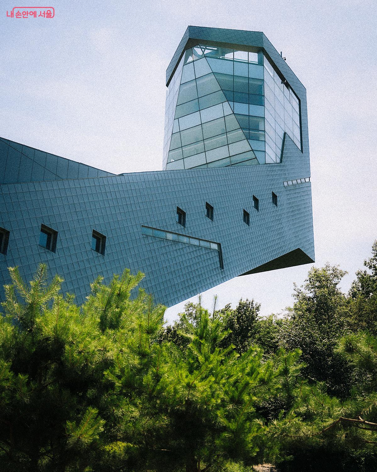 북서울꿈의숲 아트센터의 가장 높은 곳에 전망대가 있다. 이곳을 꼭 방문해 보자. ©김아름