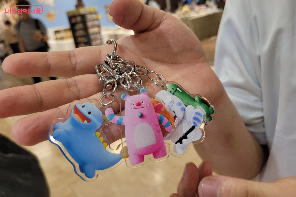 캡슐을 뽑으면 이중에 하나가 나오는 해치와 친구들 키링 ©박미선