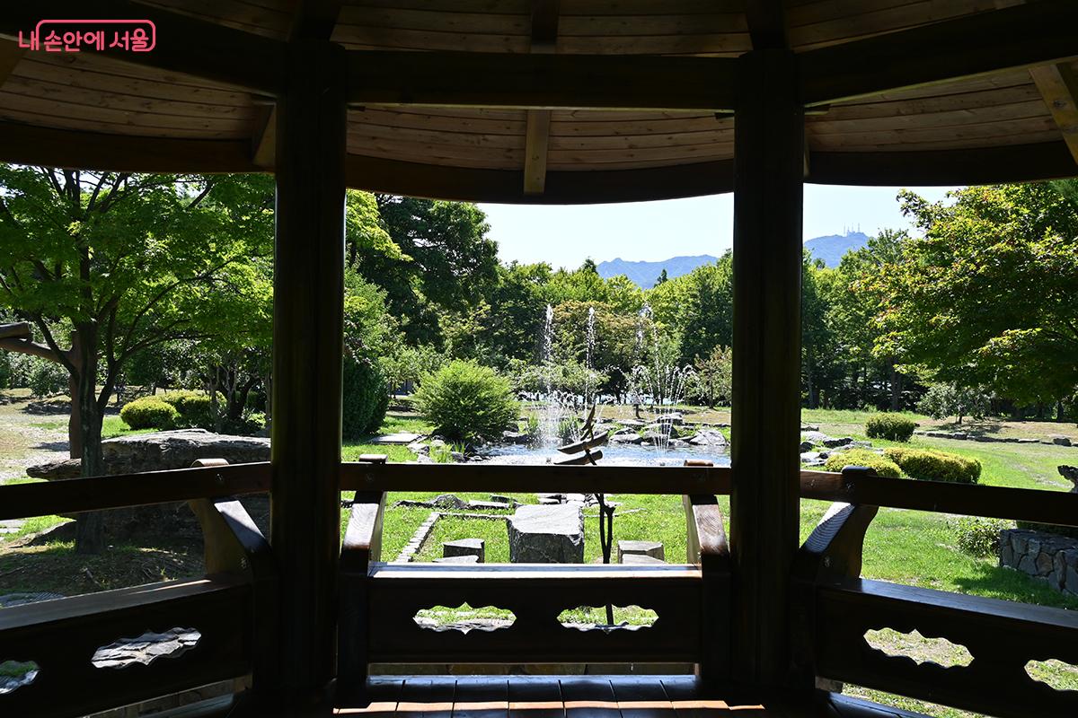 정자에서 바라본 고향정원 &copy;권주경