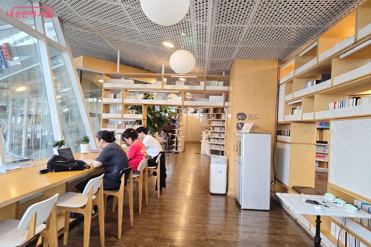 ‘도서관은 쿨하다’ 이벤트가 8월까지 서울 시내 190개 도서관에서 진행된다. ©김은주