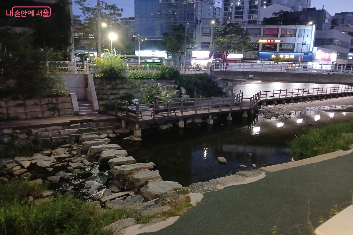 2025년 하반기에 수변활력거점센터가 조성될 성북천 &copy;최은영 