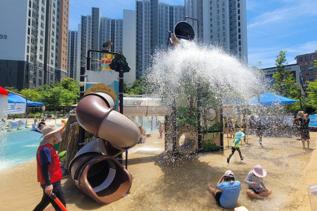 여름방학 최고의 물놀이장, 우리동네에 있어요! 매바위어린이공원 물놀이터
