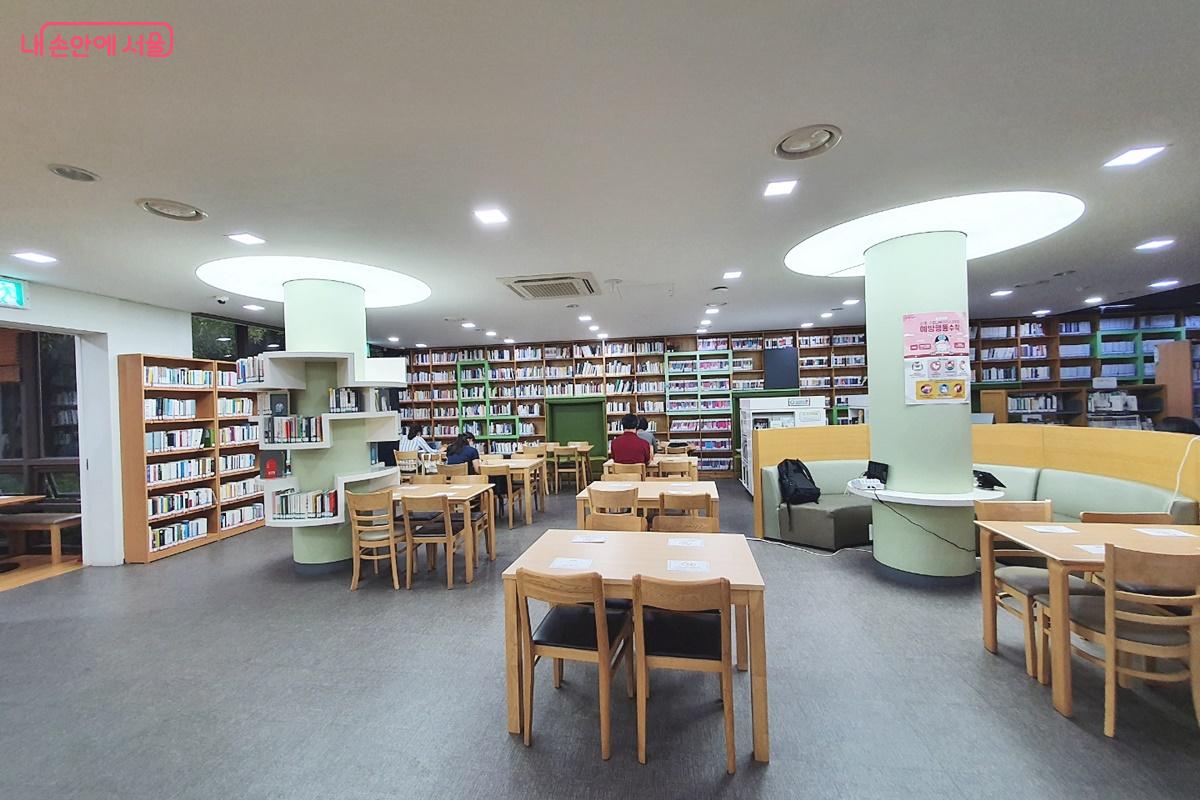 청운문학도서관 내부 ⓒ박은영