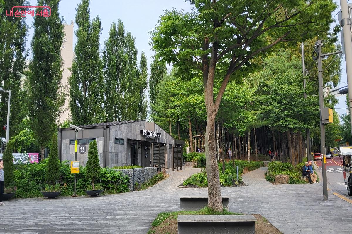 경춘선 숲길을 찾는 사람들을 위한 편의시설이 잘되어 있다. ©권수진