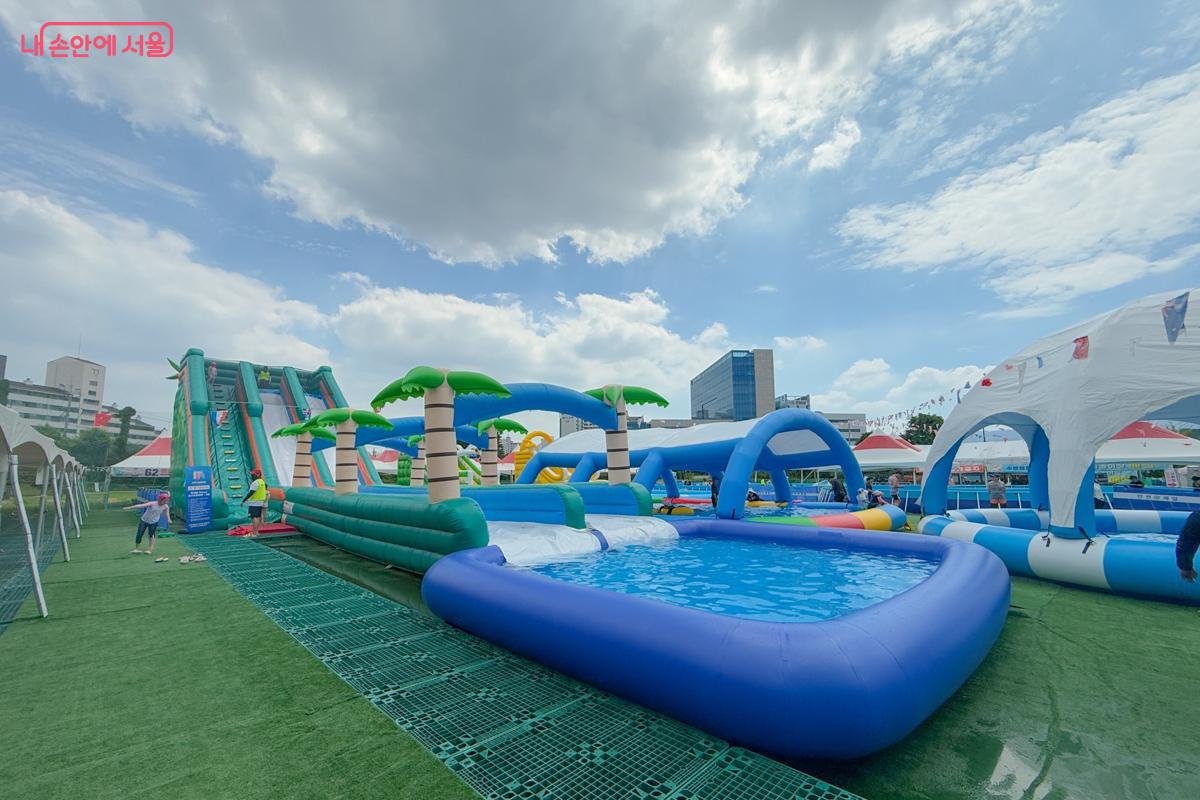 키 제한이 있는 워터 슬라이드 &copy;이미현