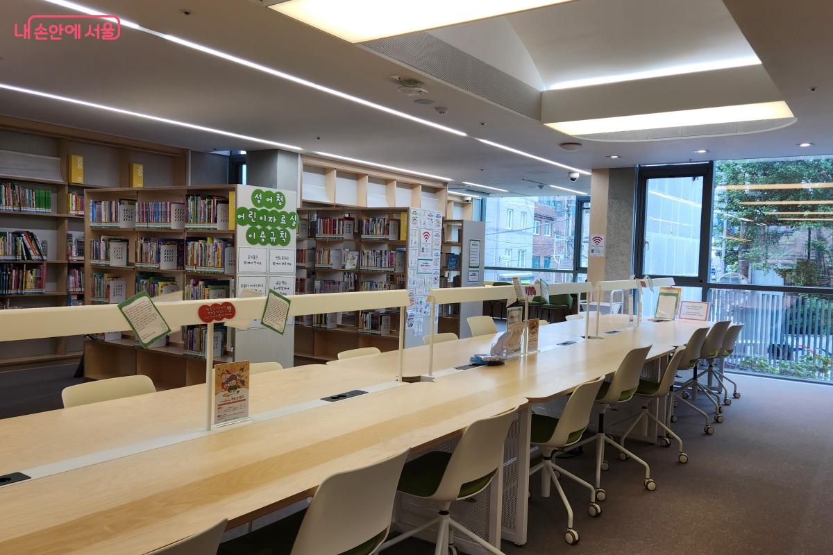 열람실 좌석도 마련돼 있다. &copy;김미선