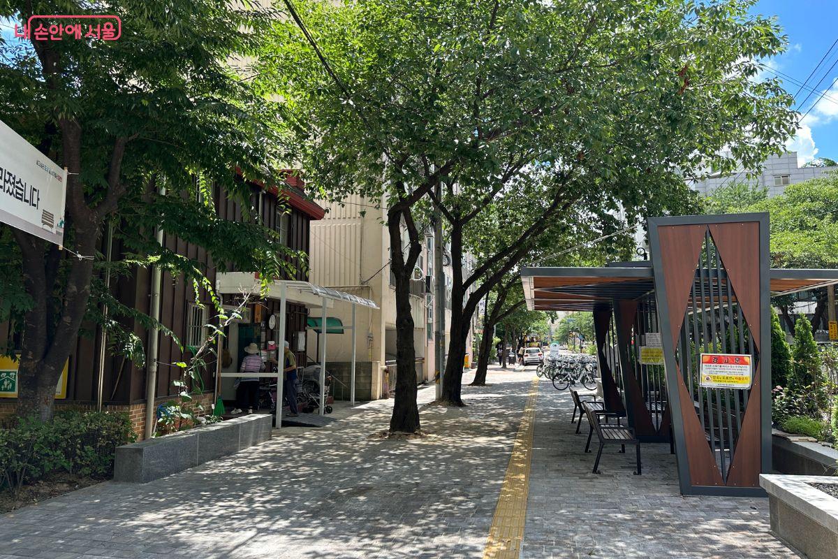 어르신들의 쉼터 ‘태양 경로당 앞 공간’ ©김재형