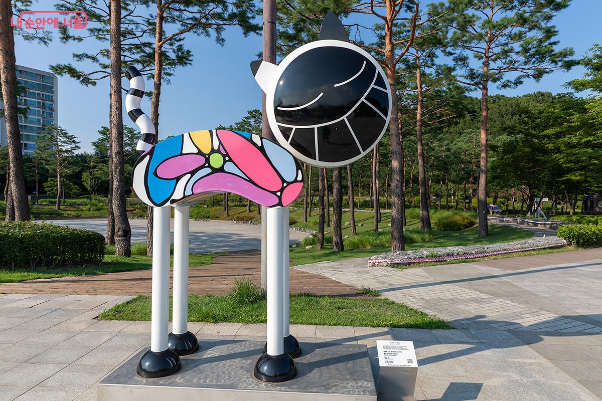 이명훈 작가의 <고양이×1440rpm> ©문청야