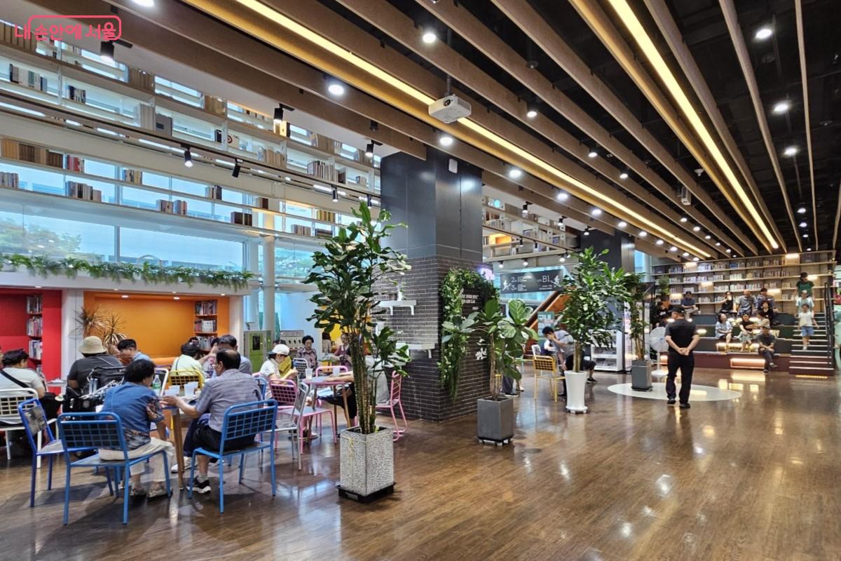 온종일 머물고 싶은 성동책마루도서관 &copy;최정윤