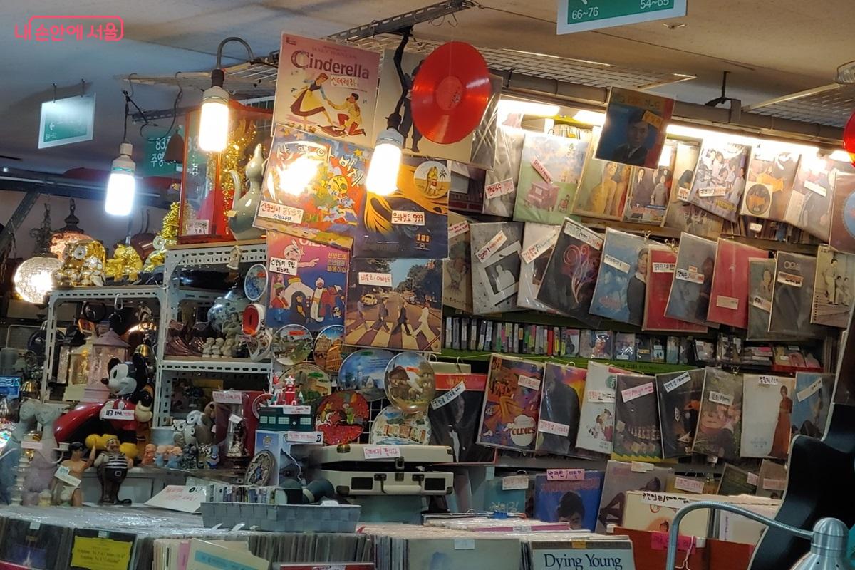 추억의 LP판을 판매하는 상점 ©김병규
