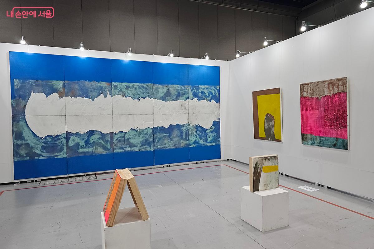 행사장에서는 ‘안충국’ 작가의 기획 전시가 함께 열렸다. ©이혜숙