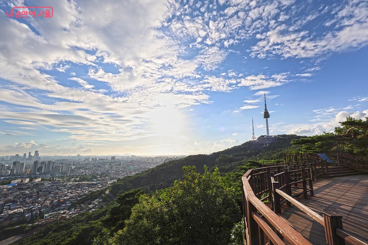놓쳐서는 안 될 여름 N서울타워의 풍경 ©김주연