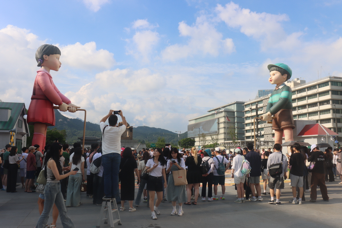 ‘2025 K-콘텐츠 서울여행주간: 소울스팟을 찾아라’ 행사로 열린, <오징어 게임> 속 단체 줄넘기 ©조수연