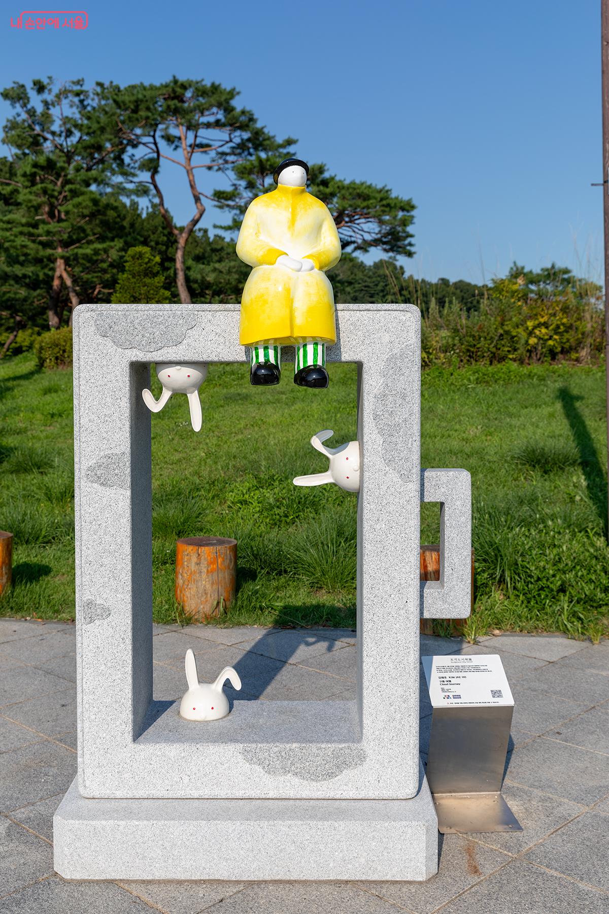 김재호 작가의 <구름 여행> ©문청야