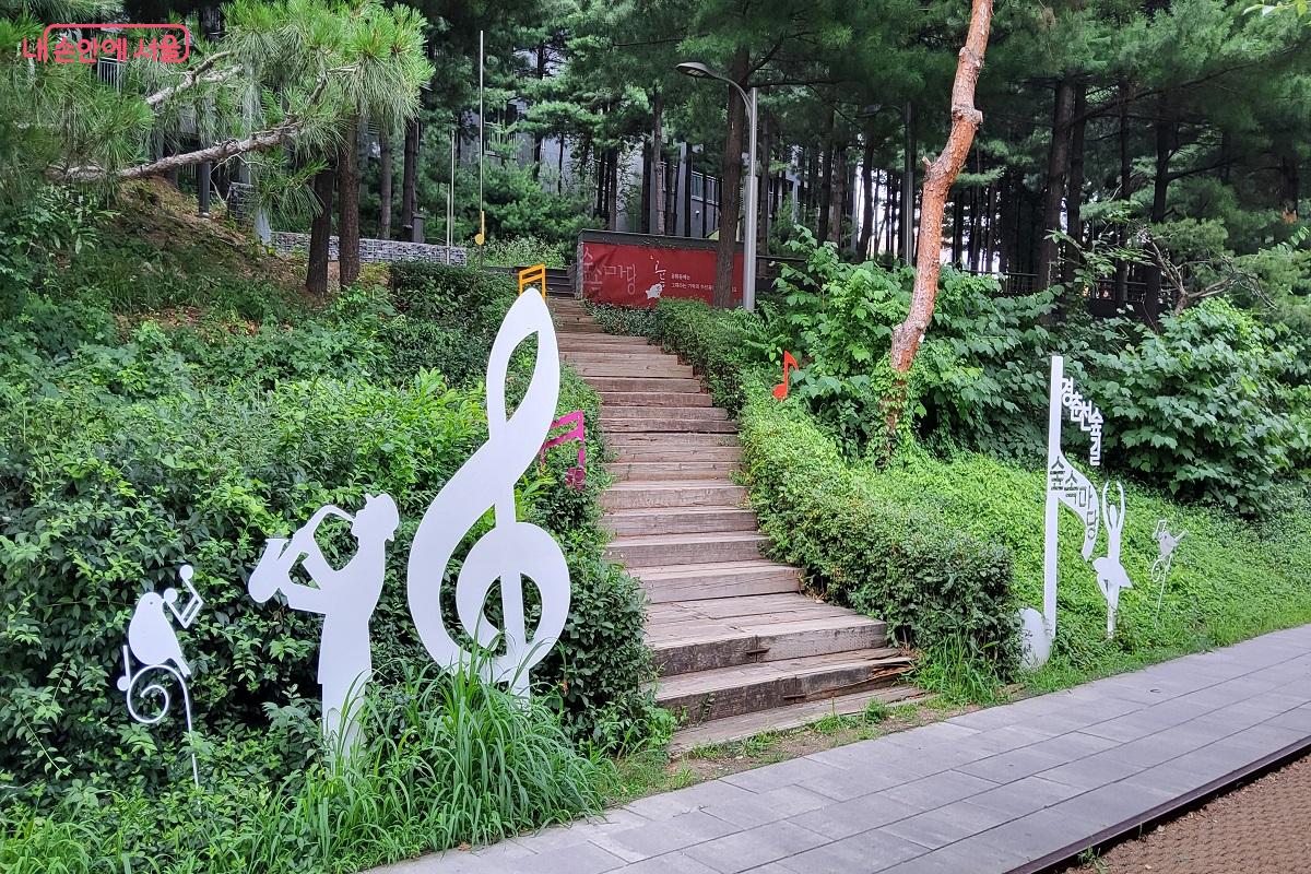 감성적인 숲속 쉼터 ©권수진