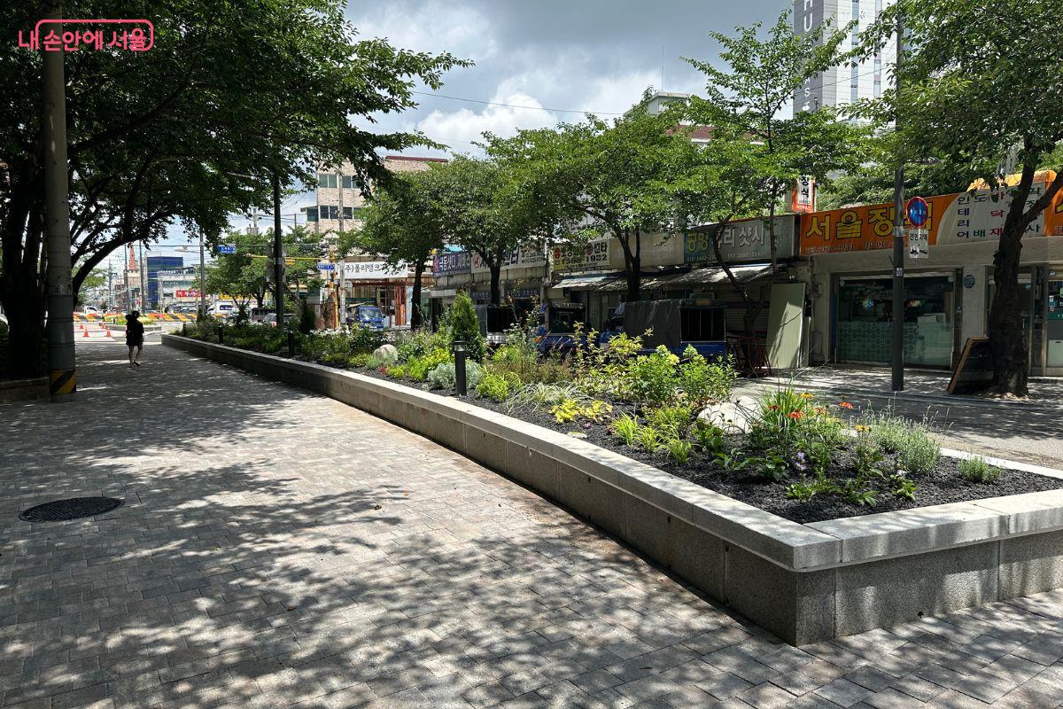 주민들이 거주하는 곳에서 산책길이 바로 연결돼 있다. ©김재형