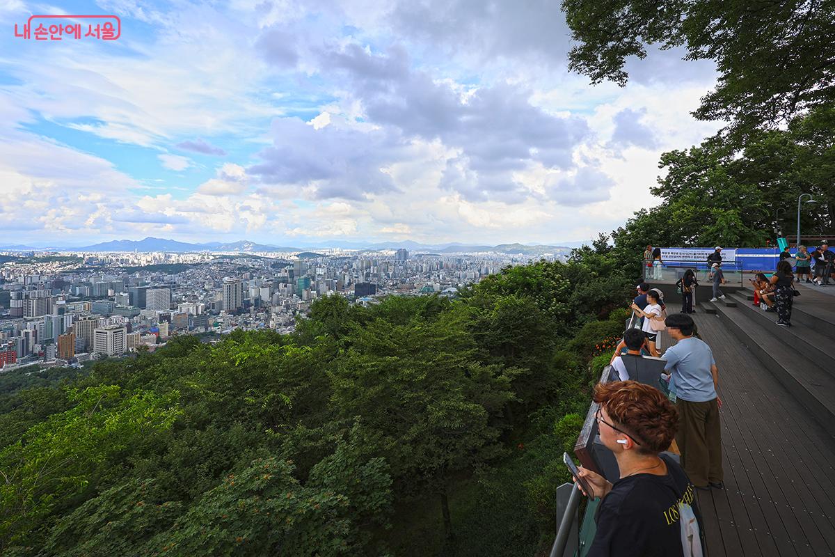 무더운 여름 구름이 만들어낸 서울 풍경 ©김주연