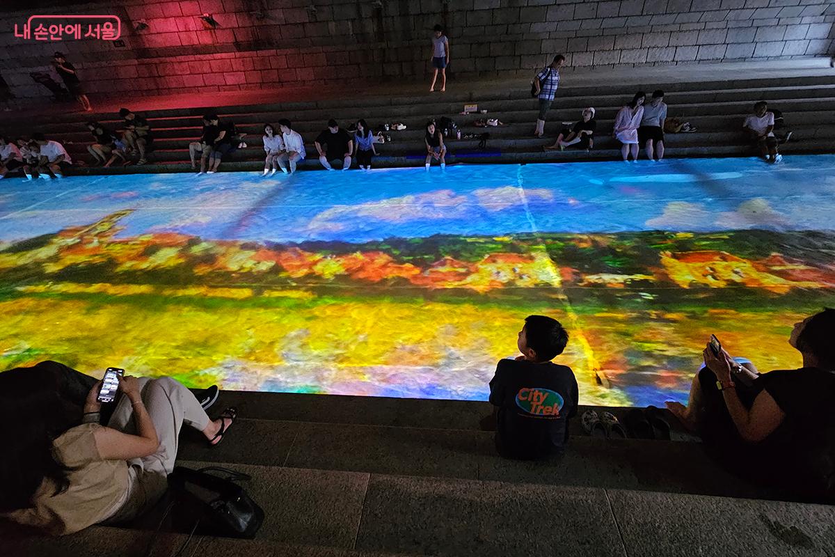 '클로드 모네'가 그린 프랑스의 들판과 보리밭이 청계천 물살 위에 다시 태어난 듯하다. ©정향선