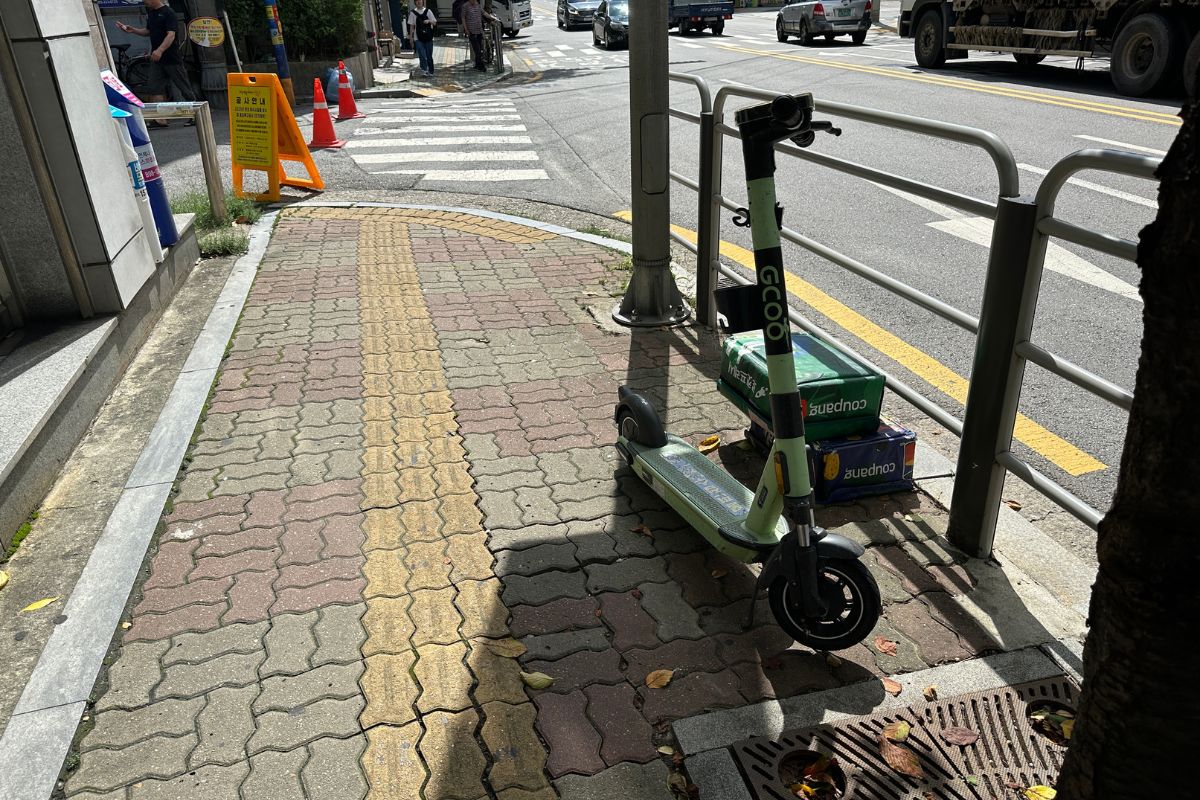 불법 주정차된 전동킥보드 신고, 더 간편해졌다! '서울스마트불편신고앱'