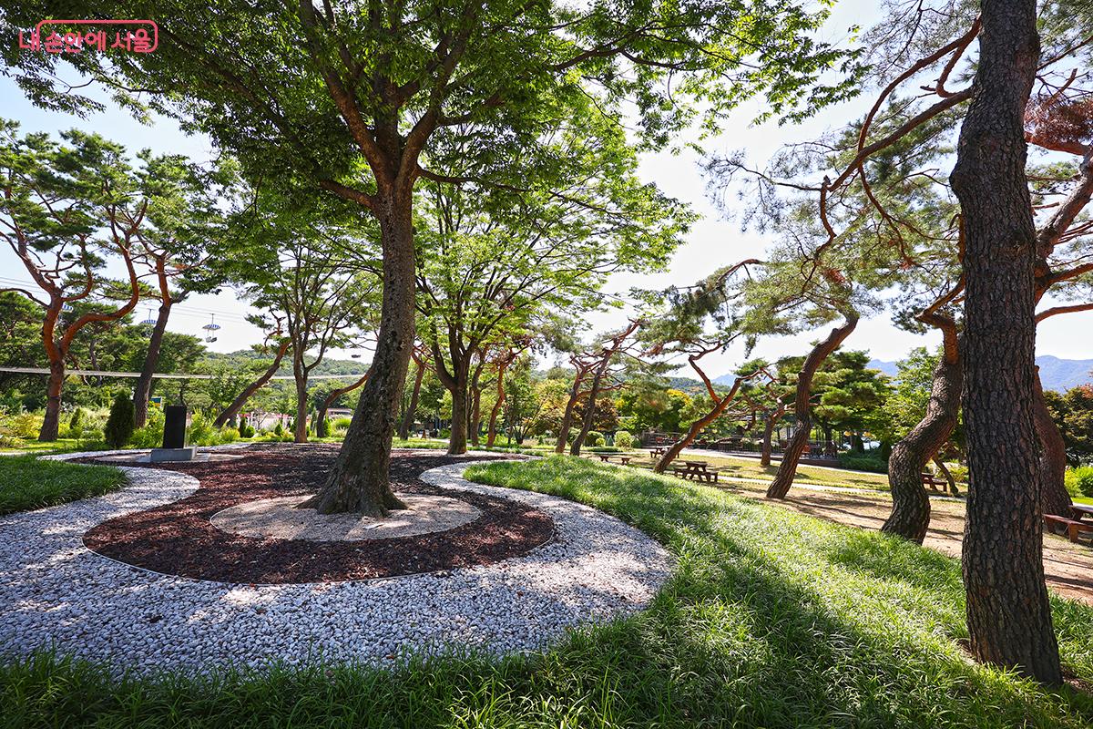 자연경관이 아름다운 테마가든 전경 ©김주연