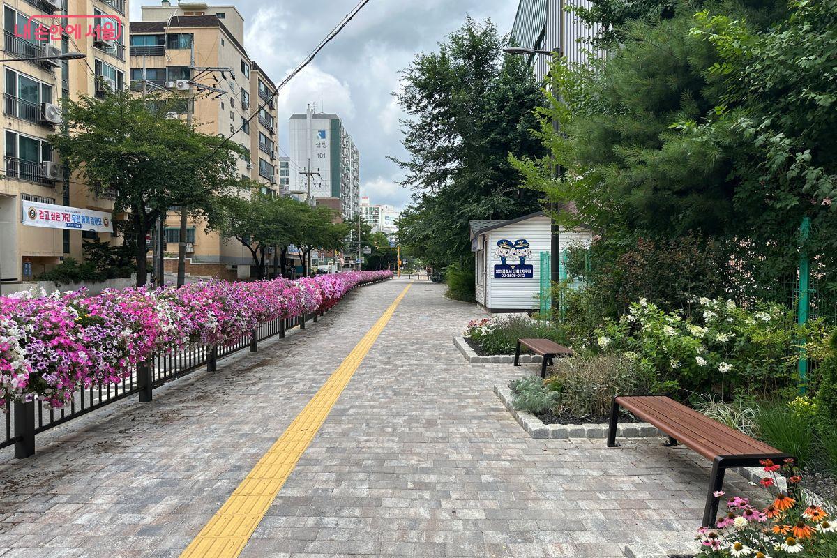 신월동에 위치한 걷고 싶은 거리가 20년 만에 새 단장을 했다. ©김재형