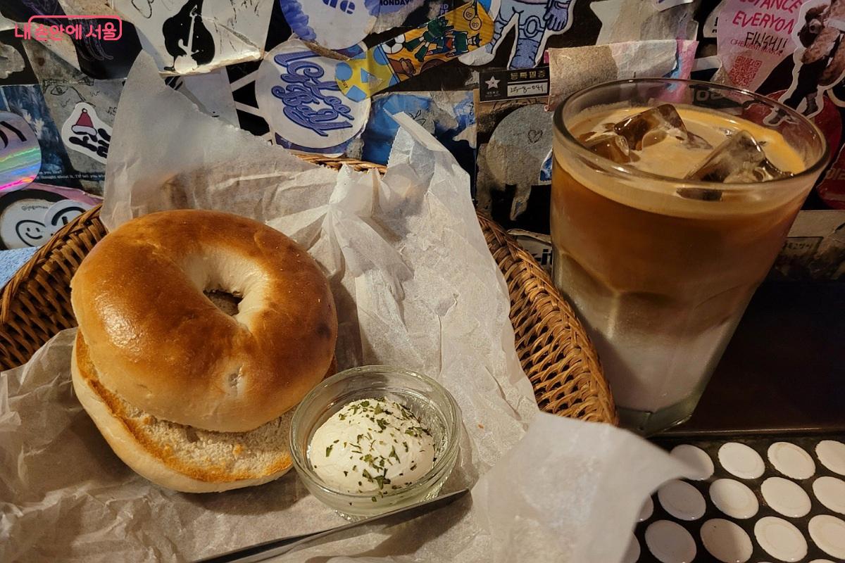 커피와 베이글 &copy;박미선