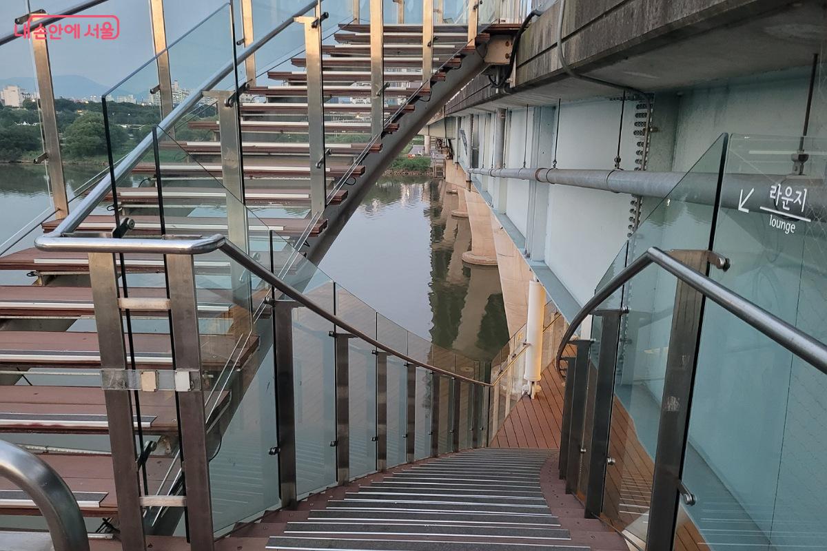 '광진교 8번가'로 내려가는 길 ©박미선