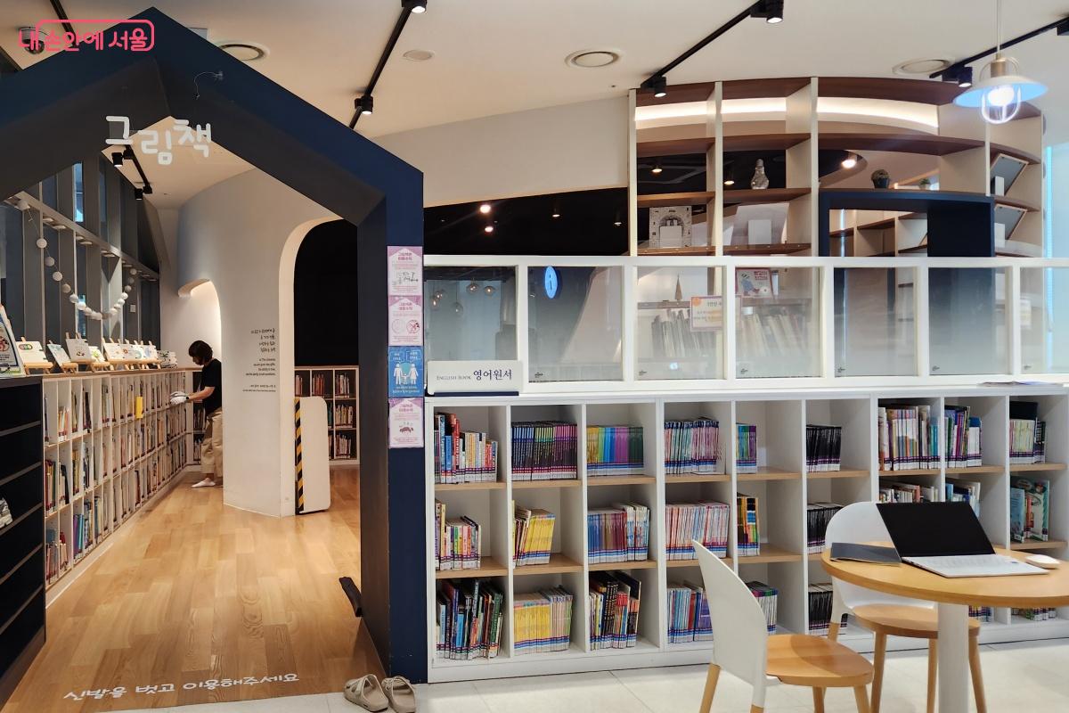 여러 공간이 있어 책을 찾으면서 편하게 쉴 수 있었다. ©김미선