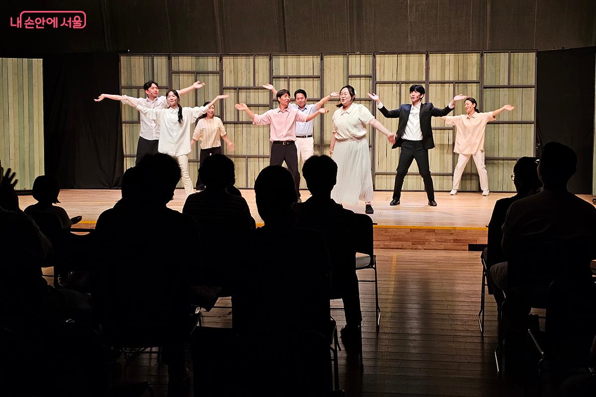 탈북자들의 이야기에 고개를 끄덕이고 함께 아파하며 시민들은 ‘공감’의 의미를 되새겼다. ©이혜숙