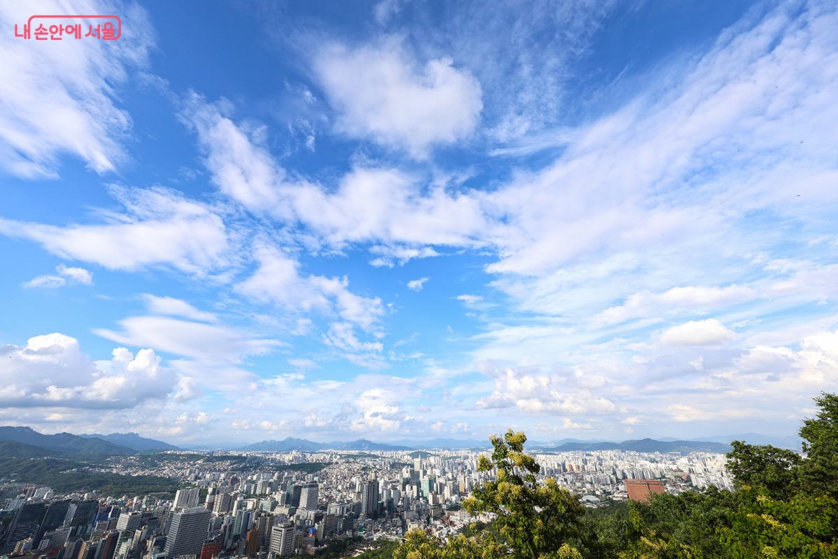 구름이 그린 서울 하늘 ©김주연