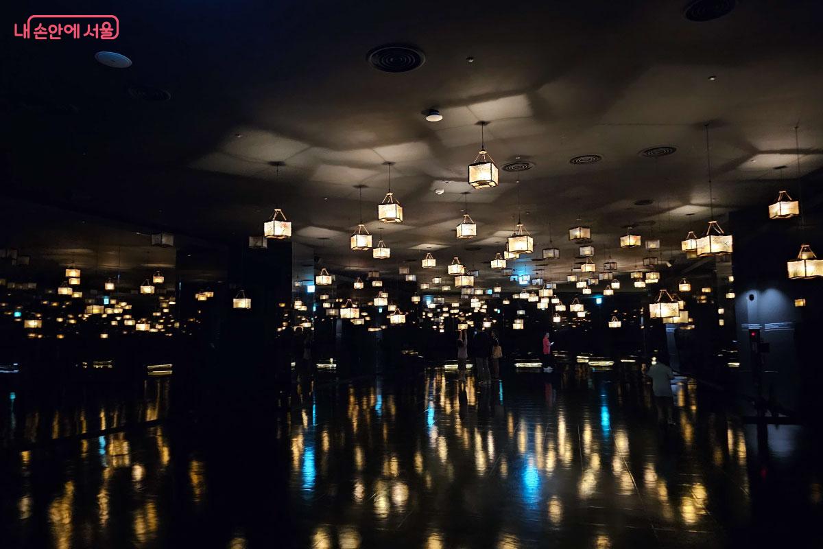 반딧불과 조선 왕실 밤잔치의 화려함을 볼 수 있다. ©홍혜수