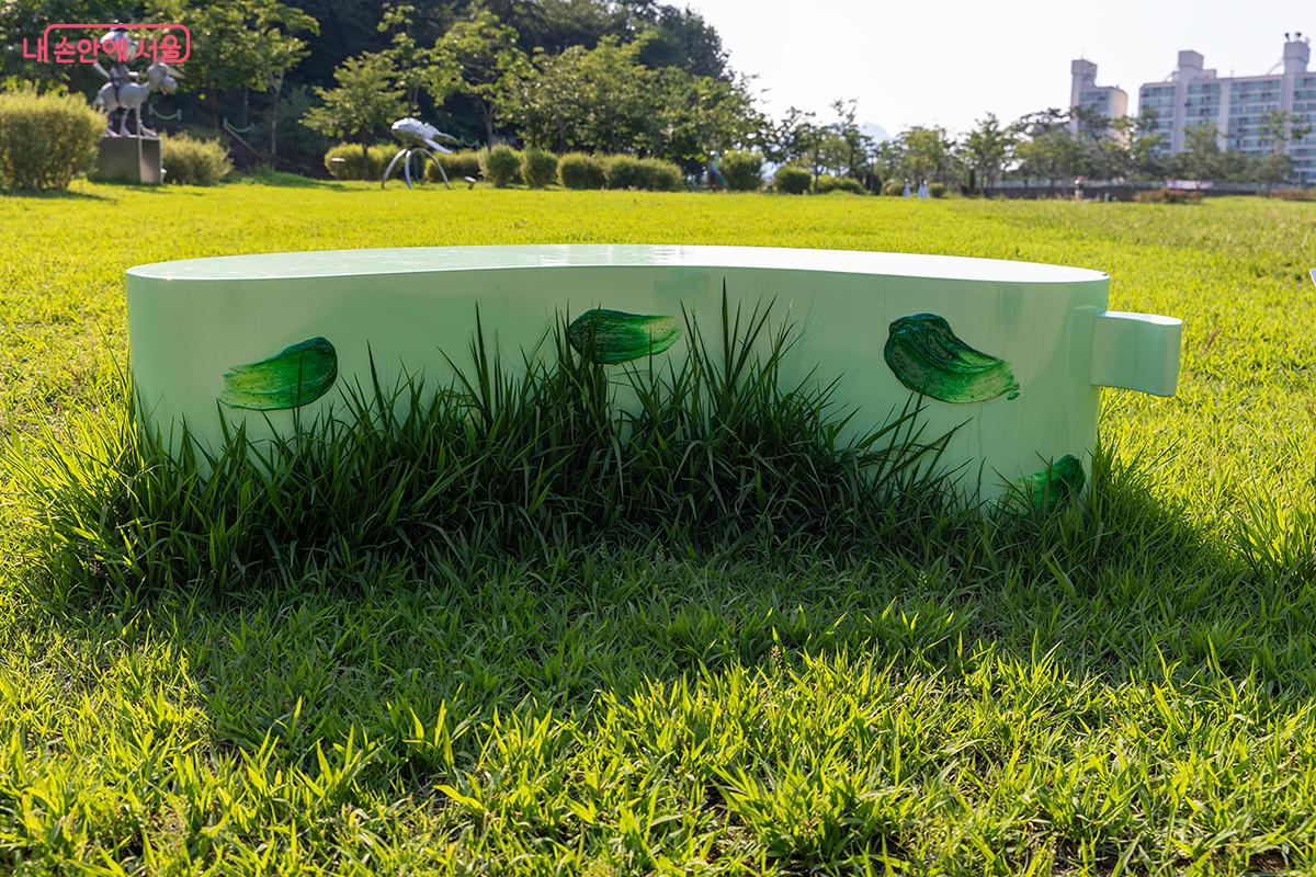장수빈 작가의 <오이벤치> ©문청야