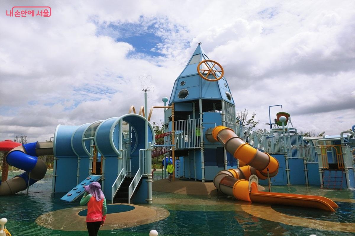 7월 1일 강서구 서남물재생센터 내 서울물재생체험관 야외 물놀이터가 개장했다. ©김병규