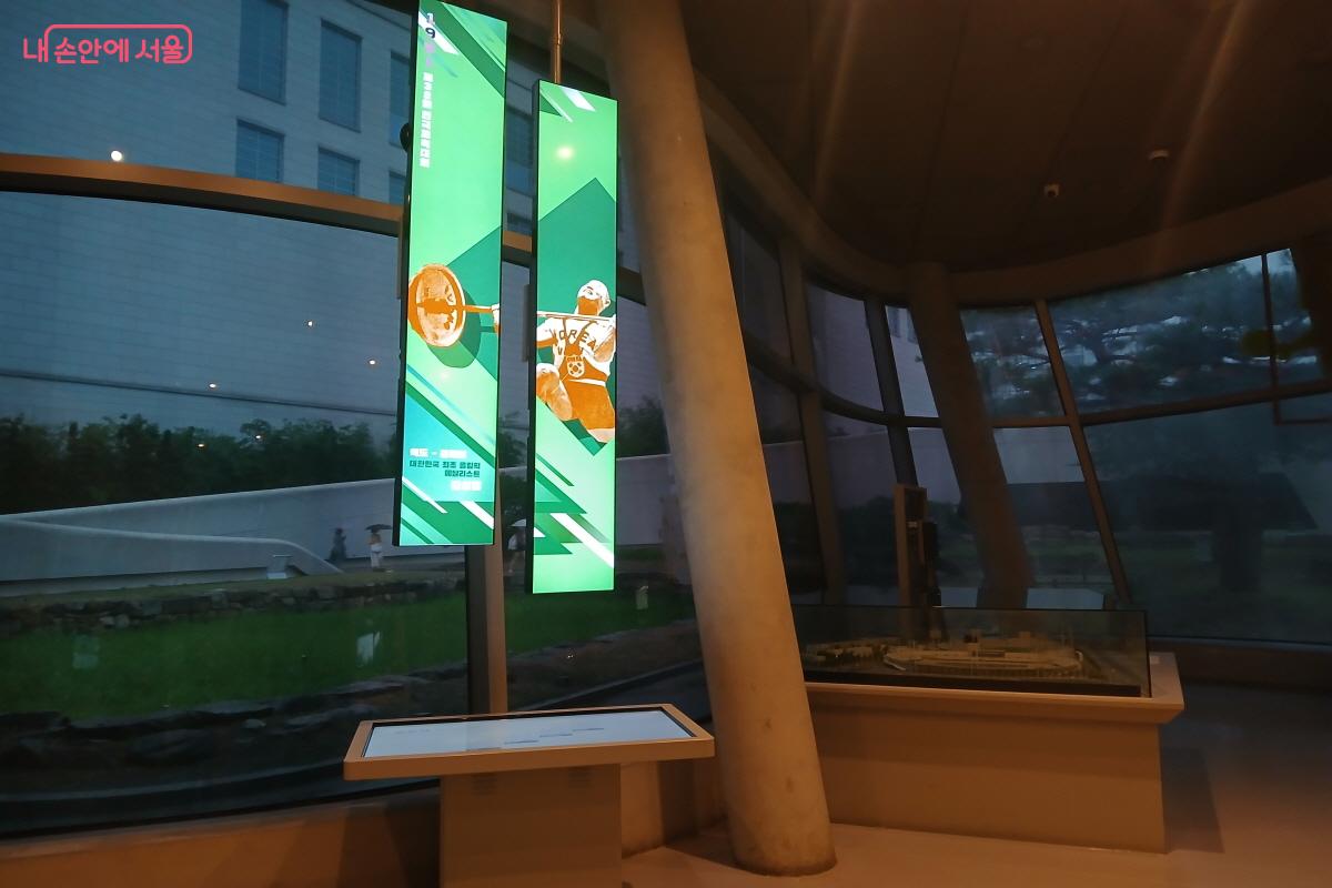 스포츠 선수들의 땀과 기합 소리가 가득했던 동대문운동장 &copy;최은영 