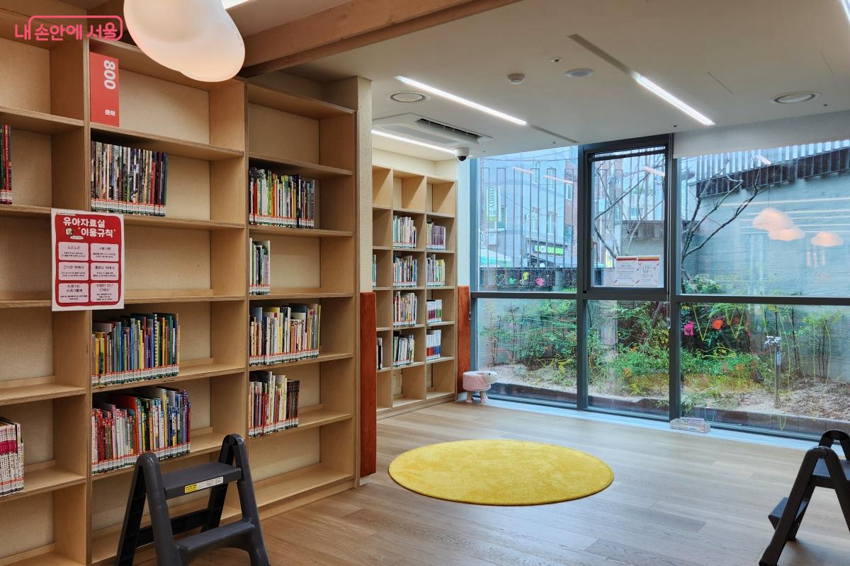 윈도우 마카로 자유롭게 그림을 그릴 수 있는 창문 &copy;김미선