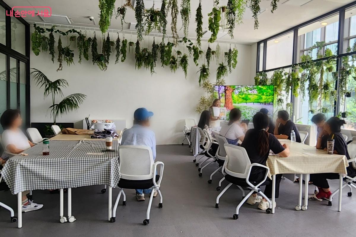 정서적 안정감을 도모할 수 있는 대상자 맞춤형 원예치료 프로그램을 진행 중이다. ©김미선