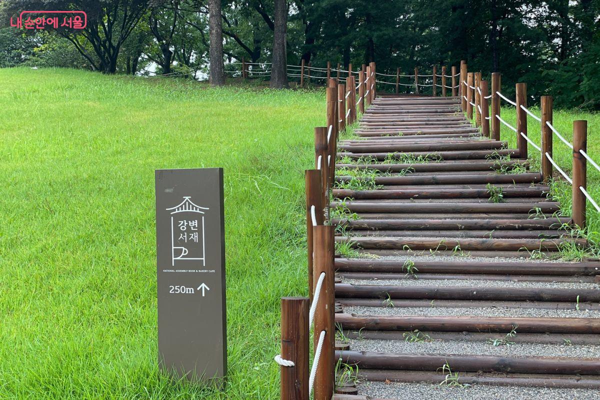 '서울에디션25'에 선정된 강변서재 가는 길 ⓒ노윤지