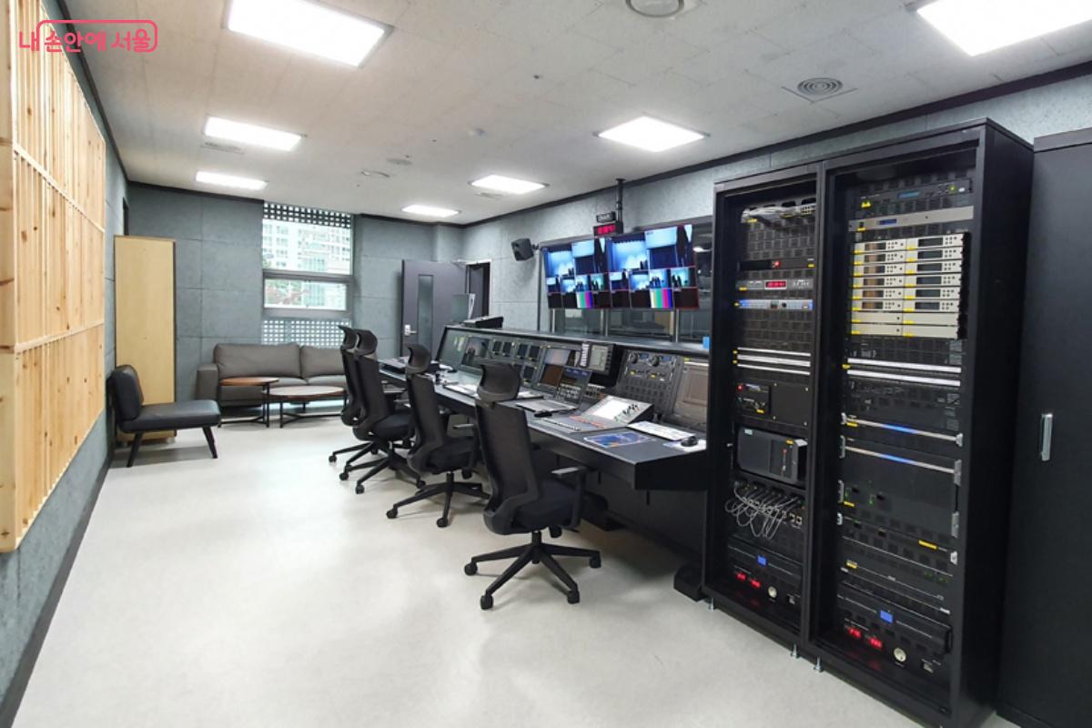 TV·라디오 체험 스튜디오, 1인 미디어 제작실, 영상 스튜디오와 세미나실, 장비대여실 등이 있다. ©김미선