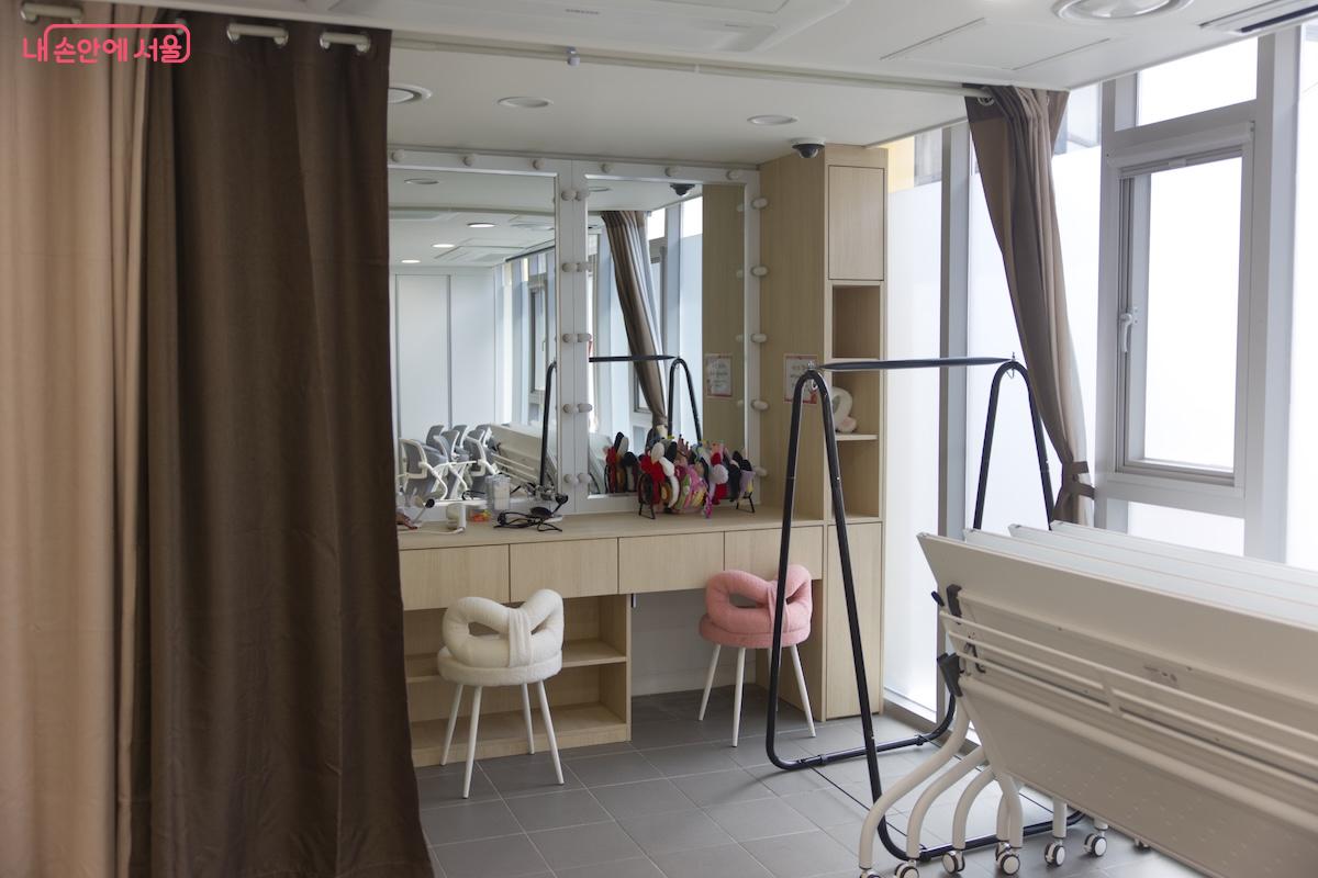 3층은 여학생 청소년 등을 위해 파우더룸이 준비되어 있다. ©임중빈