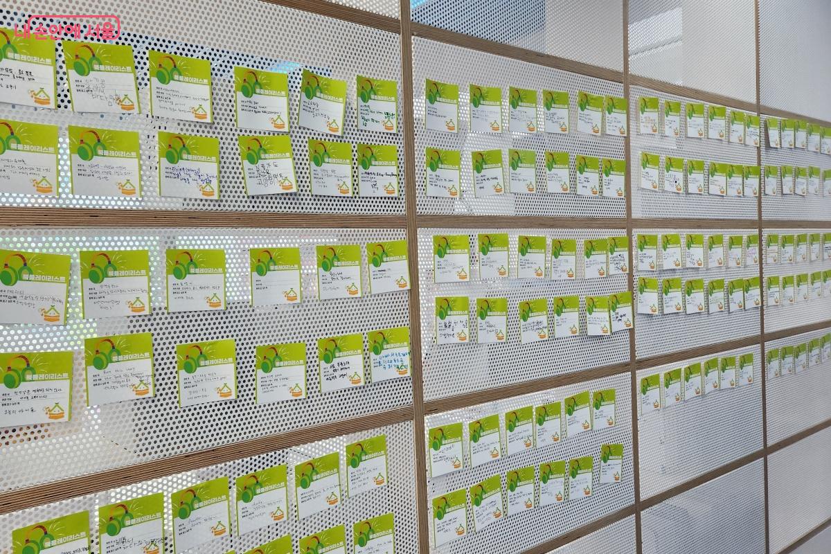 어린이부터 성인들까지 음악과 도서를 추천하고 있었다. &copy;김미선