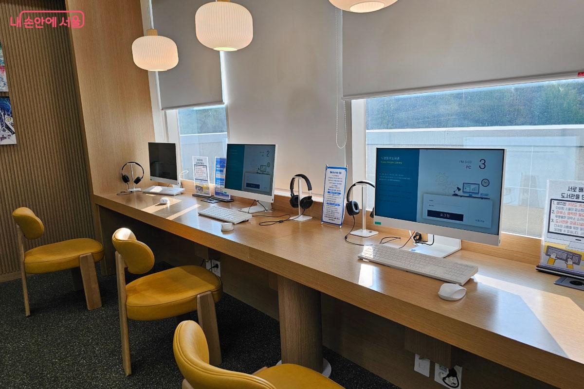 PC를 쓸 수 있는 자리도 있다. ©홍혜수  