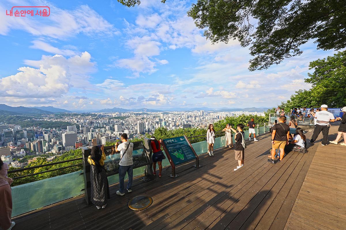 360도 파노라마 서울 뷰가 가능한 N서울타워 ©김주연