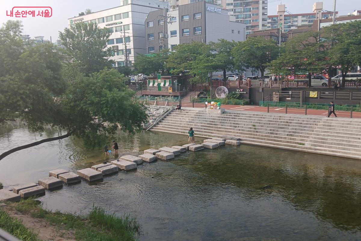 수변 감성 쉼터 '우이천' &copy;최은영 