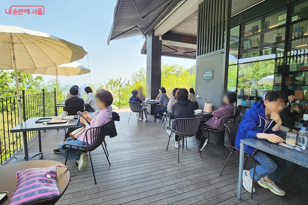 어디에 앉아서 쉬어도 자연을 느낄 수 있다. ⓒ박은영