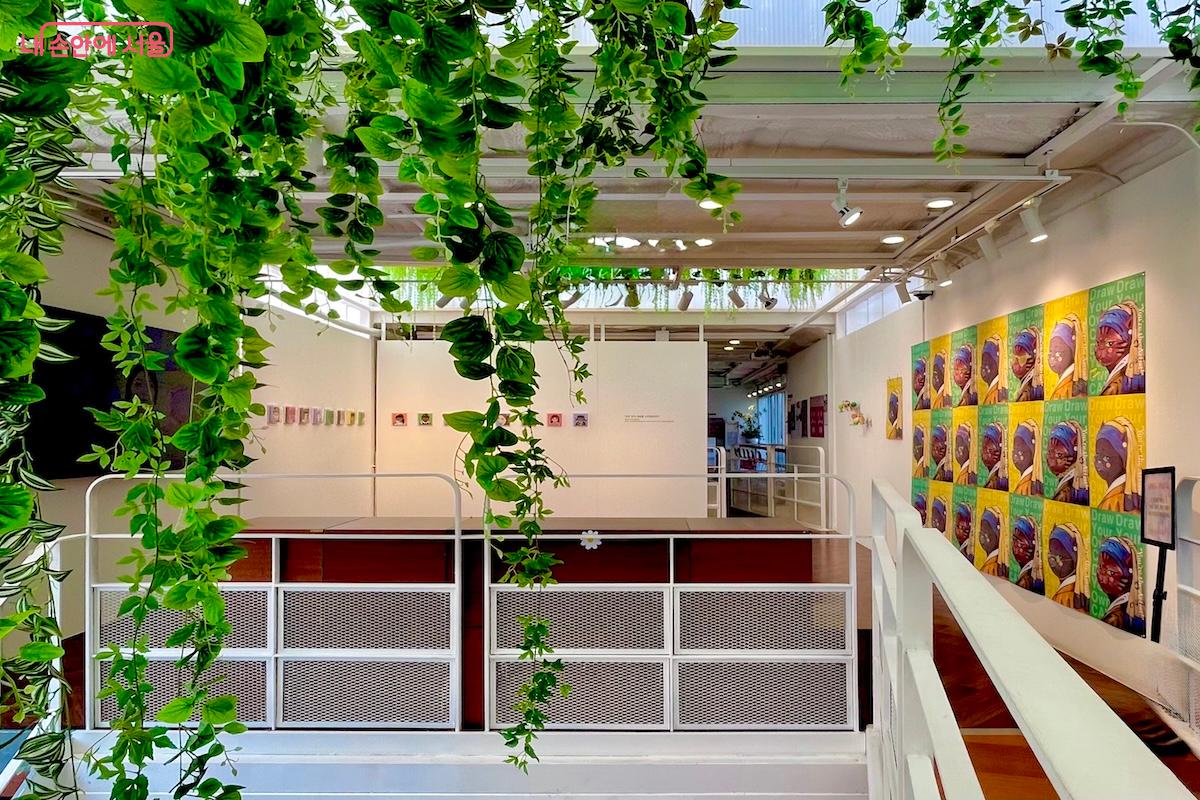 2층에는 예술인 창작 공간과 주민 커뮤니티룸이 마련되어 있다. &copy;이종빈