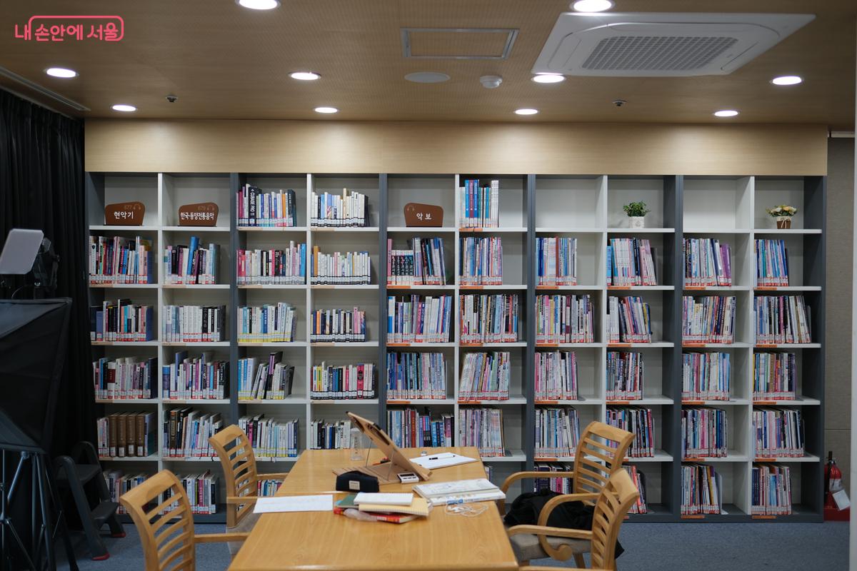 각종 음악 장르별 악보집들도 찾아볼 수 있다. ©박우영