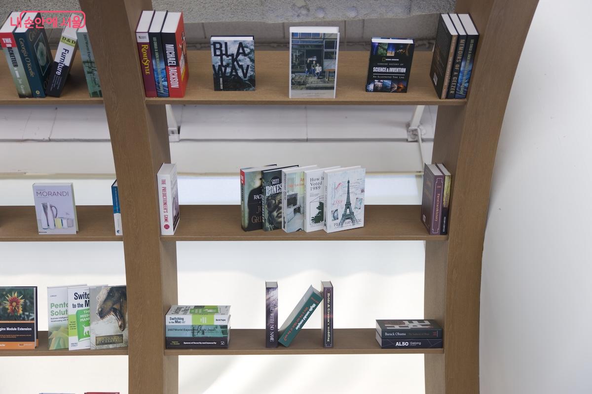 현재 트래블라운지에서는 트래블인덱스 첫번째 시즌인 <기록에서 발견한 로컬 여행> 전시가 동시에 진행되고 있다. &copy;임중빈