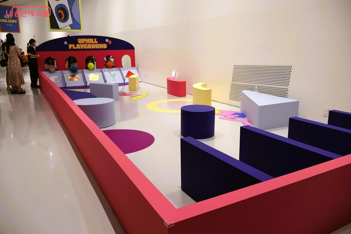 다양한 게임과 챌린지 프로그램이 진행되고 있는 <디자인 홀리데이> 행사장 ©이봉덕