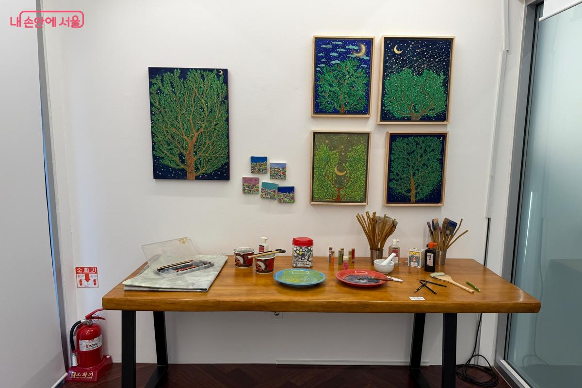 이다혜 작가의 작업실을 재현한 아틀리에 공간 &copy;이하늘